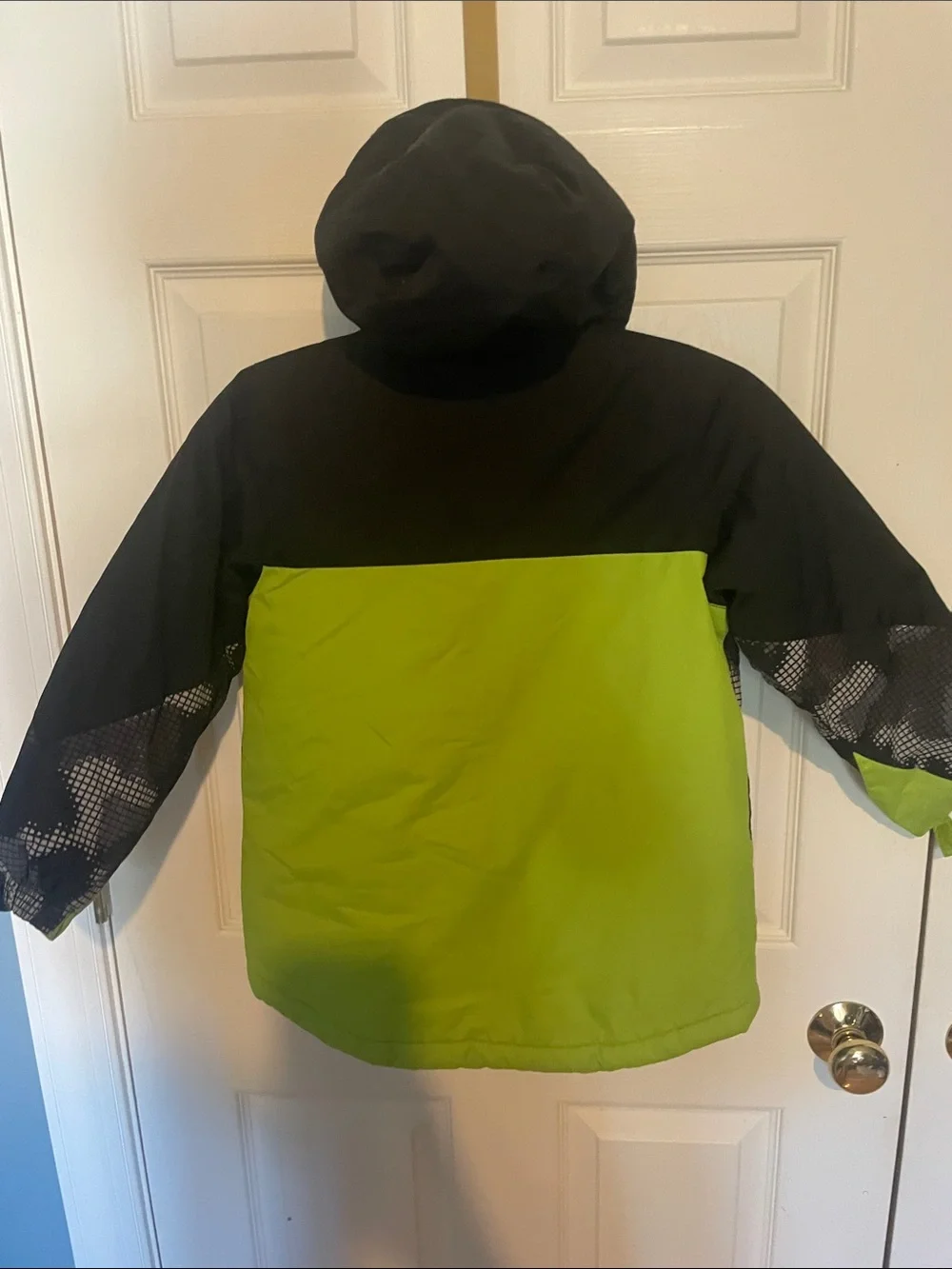 The Children's Place Black and Lime Green Hooded Puffer Jacket size small 5/6